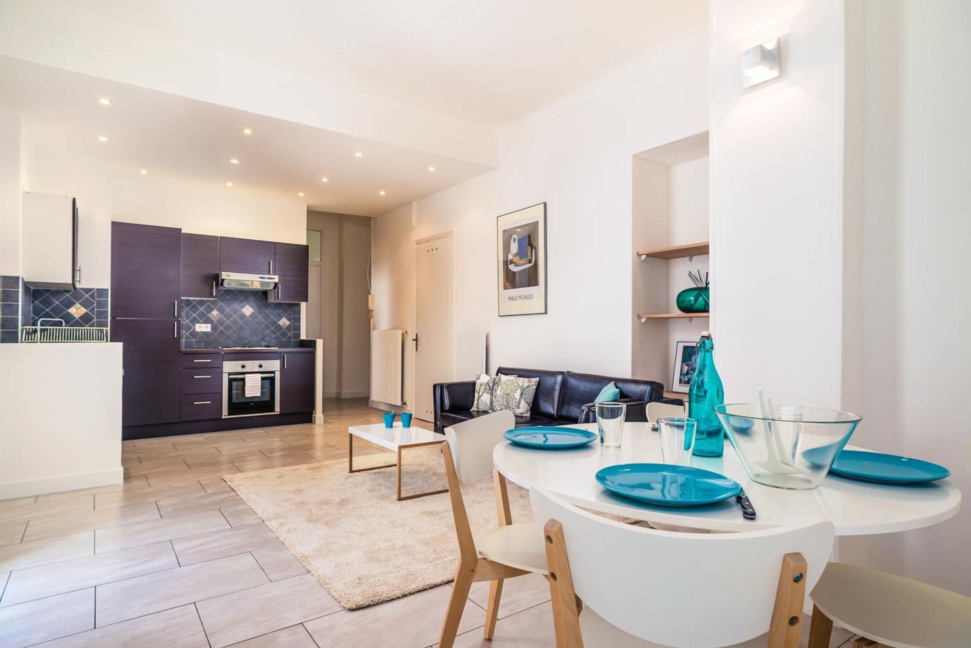 ניס Modern 2-Bedroom City Center Apartment מראה חיצוני תמונה