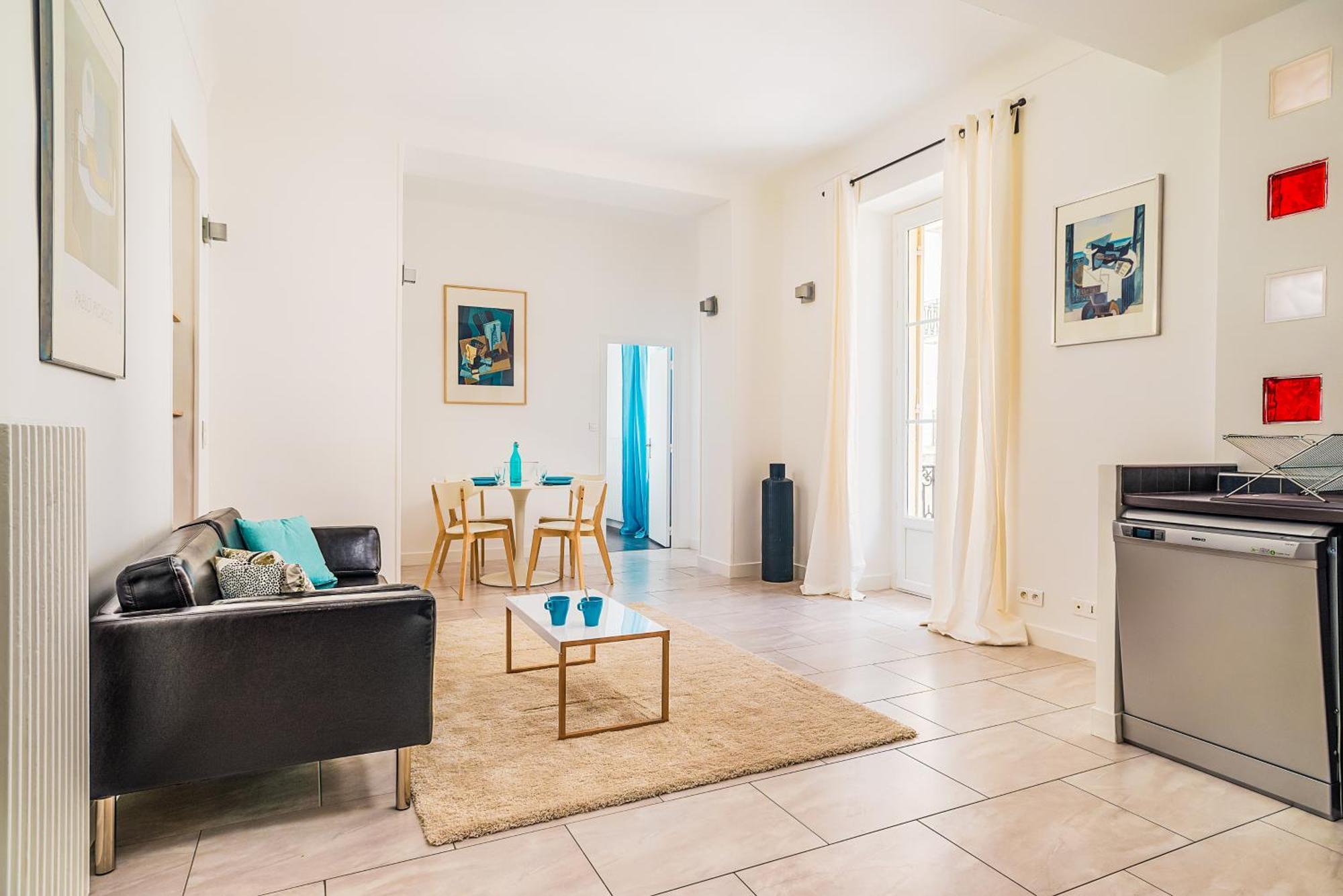 ניס Modern 2-Bedroom City Center Apartment מראה חיצוני תמונה